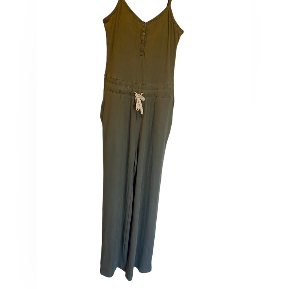 Vuori pose Henley jumpsuit Size S